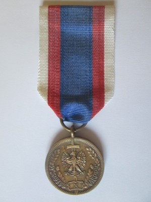 Polonia medalia militară pentru merit:10 ani in serviciul națiunii 1974-1990 foto