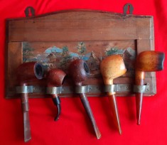 Lot 5 lulele (pipe) in suport pictat cu peisaj montan