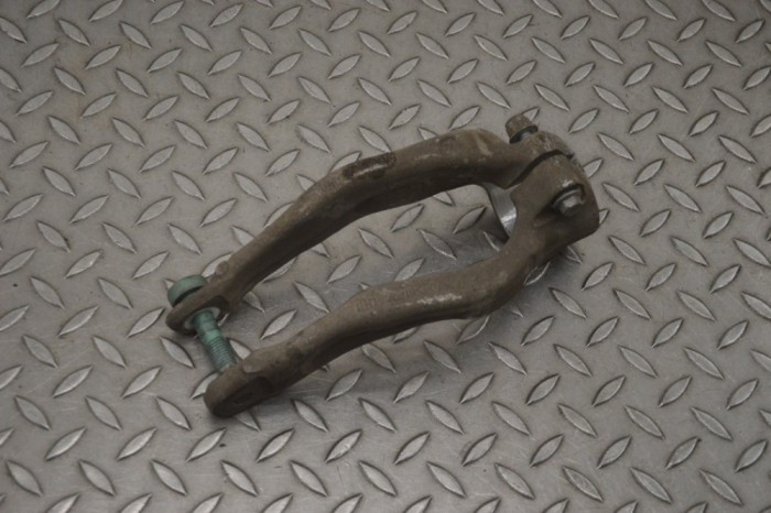 Braț inferior st&acirc;nga față JAGUAR F-PACE X761 2021 OEM: CX73-3463-AD 22046383