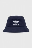 Adidas Originals pălărie din bumbac culoarea albastru marin, bumbac HM1679.M-NINDIG