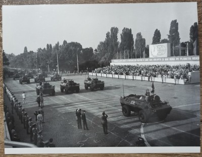 Tancuri la parada 23 august 1984// fotografie foto
