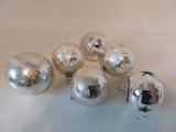 Lot 6 globuri de sticla vechi, vintage, West Germany, cca 6cm diametru, decor brad / pom de Craciun, argintii