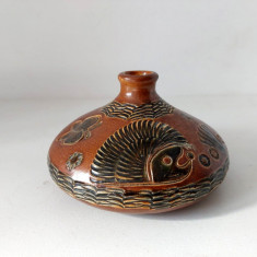 Vaza ceramica uniflora studio art, cu arici si fluture, 8cm inaltime