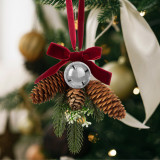 Decor pentru usi de Craciun - pin artificial, cu con, clopot argintiu - 16 x 15 cm, Familly Christmas