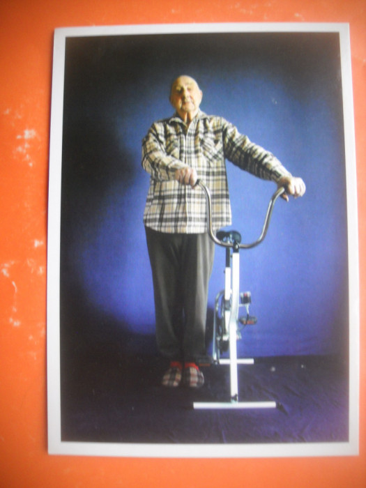 HOPCT 65348 PENSIONAR DE 80 ANI CU BICICLETA MEDICINALA FRANTA -CIRCULATA