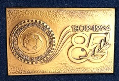 SV * Medalia FEDERATIA ROMANA de FOTBAL 1909 - 1994 * A 85-a Aniversare * in cutie * unifata 82 x 52 x 3 mm