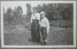 Frati in ograda/ foto Romania interbelica
