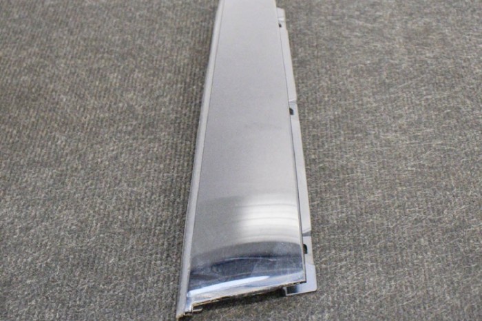 Ornament vertical ușă st&acirc;nga spate VOLVO V40 Hatchback 2016 OEM: 31391185 | 10948867