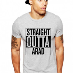 Tricou barbati gri cu text negru - Straight Outta Arad - XL