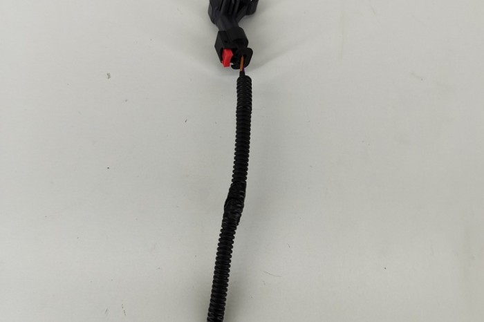 Senzor de impact dreapta față TESLA MODEL 3 2021 OEM: 1473447-00-A 28300761