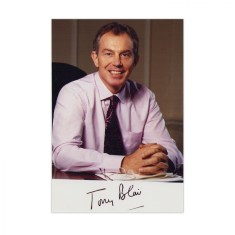 Tony Blair, prim-ministru al Regatului Unit al Marii Britanii și Irlandei de Nord.- cu autograf