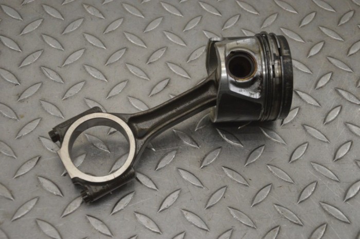Piston DODGE CALIBER 2007 OEM: BHS,038J 21854002