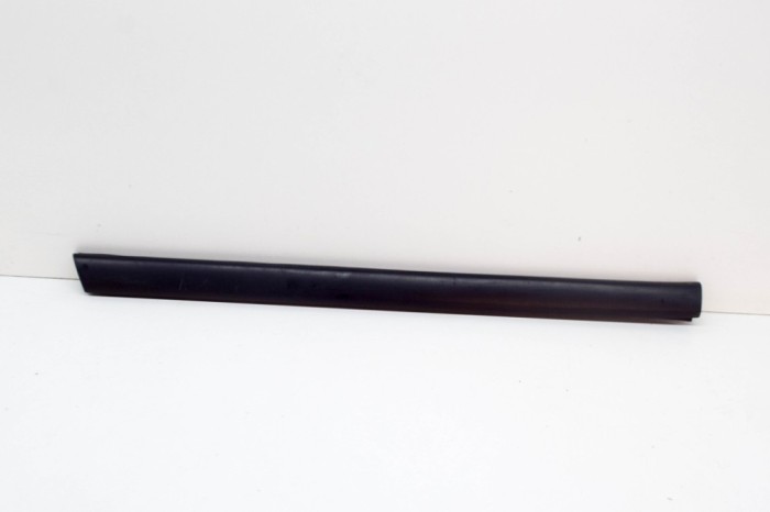Bandou inferior ușă st&acirc;nga spate AUDI A8 D2 4D2, 4D8 2000 13686046