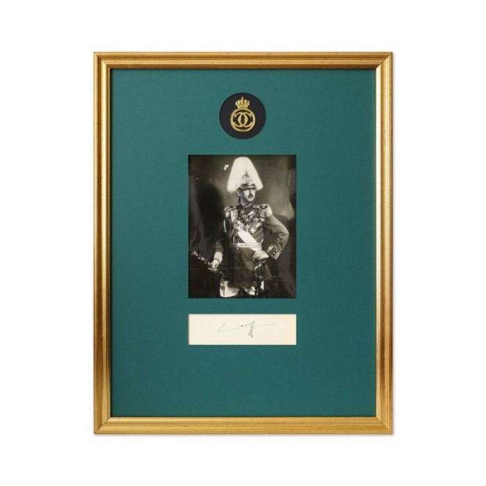 Regele Carol al II-lea &icirc;n uniformă de mareșal, fotografie de presă + semnătură olografă