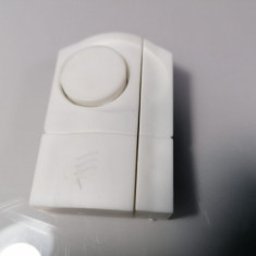 Alarma pentru usa sau fereastra ,instalare simpla , lipire dublu adeziv / C4