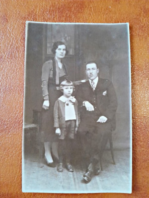 Fotografie de familie, tip Carte Postala, perioada interbelica, necirculata foto