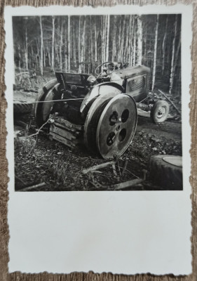 Tractor, utilaj agricol, Romania anii &amp;#039;50// fotografie foto