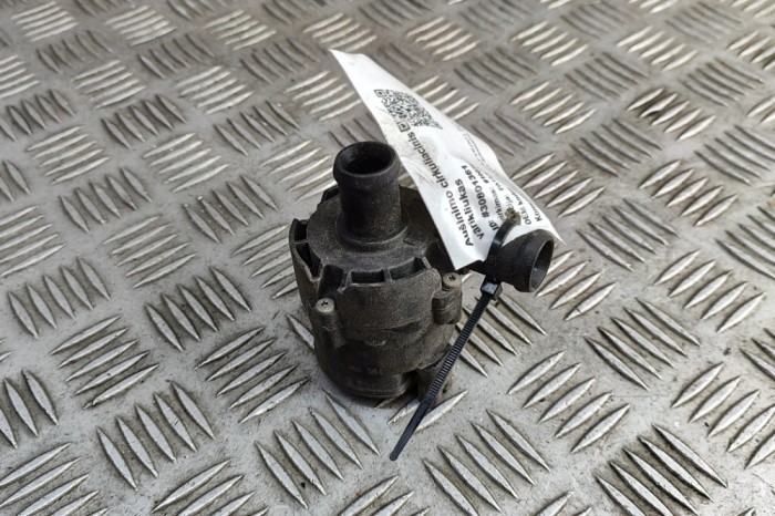 Pompa de apa auxiliara VW GOLF VII 5G1, BQ1, BE1, BE2 2018 OEM: 5G0965567 30801361