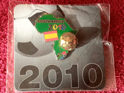 Insigna SPANIA - fotbal - FIFA World Cup Africa de Sud 2010 foto