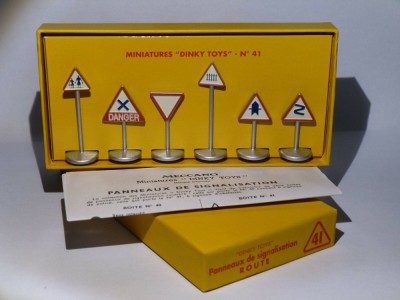 Macheta Panneaux de signalisation Route - Dinky Toys foto