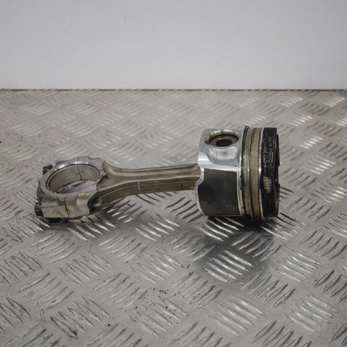 Piston TOYOTA AURIS _E15_ 2009 OEM: 13101-0R0318JB-08180 2720331