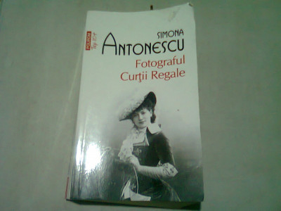 FOTOGRAFUL CURTII REGALE - SIMONA ANTONESCU foto