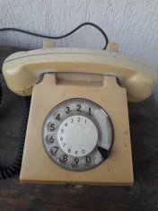 Telefon romanesc vechi cu disc perioada comunista foto