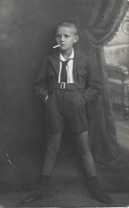 P2092N Băiat cu țigară, 1923, studio Bucovsky, București