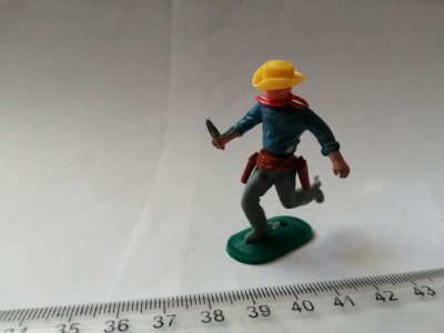 bnk jc Figurina de plastic - cowboy cu cutit - copie Hong Kong dupa Timpo foto