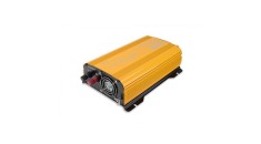 Invertor auto Volt Polska SINUS PLUS 1500 pentru rulote de la 24V la 230V (amplificator de tensiune) 1000/1500W Undă sinusoidală pură + telecomandă