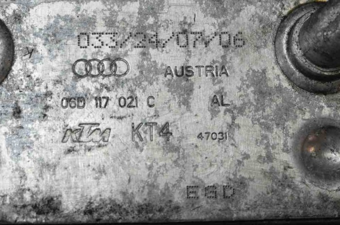 Răcitor de ulei AUDI TT 8J3 2006 OEM: 06D117021C
