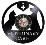 Ceas de perete decorativ din disc de vinil, Model Clinică Veterinară cu Medic, C&acirc;ine și Pisică, Negru, 30 cm