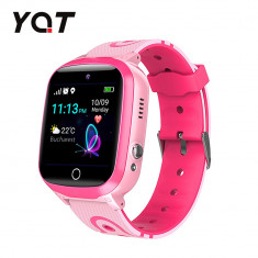 Ceas Smartwatch Pentru Copii YQT Q13 cu Functie Telefon, Localizare GPS, Istoric traseu, Apel de Monitorizare, Camera, SOS, Joc Matematic, Roz, Cartel foto