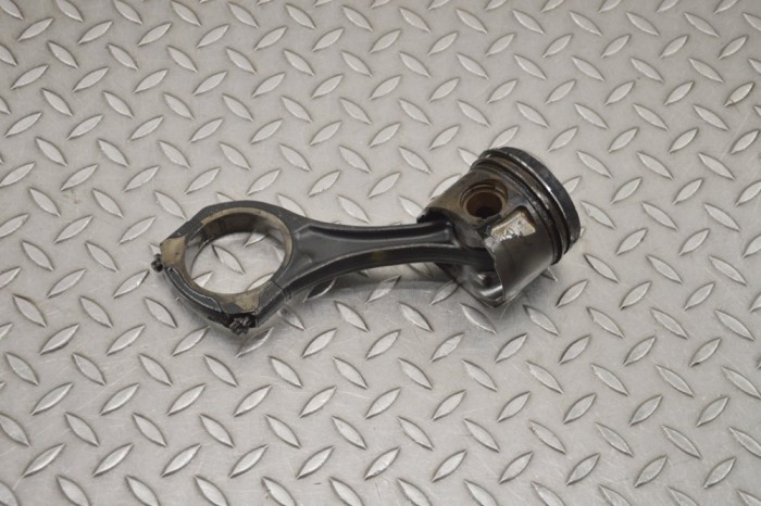 Piston MERCEDES-BENZ SPRINTER 3-t 906 2012 OEM: 8340E 19411550
