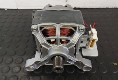 Motor 6 pini C.E.SET masina de spalat WHIRLPOOL FW SG71253W EU / R2 foto
