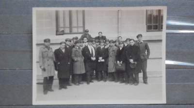 GRUP DE ELEVI CU PROFESORI IN FATA LICEULUI&amp;#039;&amp;#039;MIRCEA CEL BATRAN&amp;#039;&amp;#039;,CONSTANTA-1931 foto