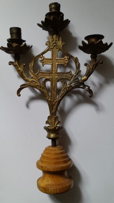 Sfesnic vechi cu cruce, sfesnic-crucifix, bronz masiv si postament lemn h 34 cm