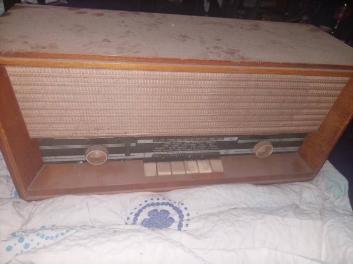 Aparat radio CARMEN 3-ELECTRONICA,Aparat radio vechi pe lampi de colectie,masiv,Radio carcasa lemn pe tuburi CARMEN S632A---RAR