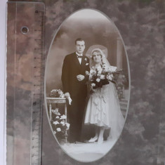 Fotografie mare, cartonată de nuntă cu cuplu din Franța