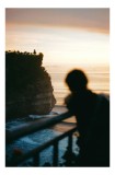 Tablou Canvas, "Apus pe marginea st&acirc;ncii bătute de valuri", Nu știu cine este &icirc;n imagine, dar pot descrie fotografia: Apus, Siluetă, Ocean, St&acirc;nci, Co