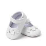Pantofiori albi cu trei floricele aplicate (Marime Disponibila: 3-6 luni
