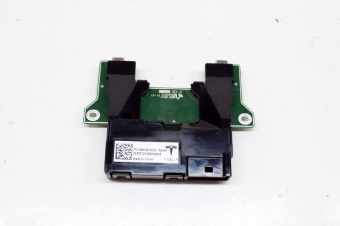 USB TESLA MODEL 3 2021 OEM: 1546129-61-D,1546129-00-D 14464482