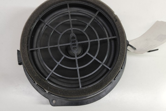 Difuzor ușă st&acirc;nga spate AUDI Q5 8R 2015 OEM: 8R0035411 30715495