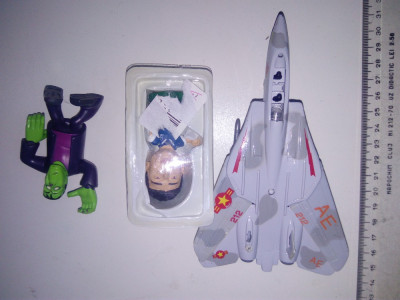 LOT 3 MACHETA AVION METAL , FIGURINA , FOTBALIST foto