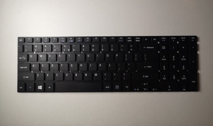 Acer Aspire E5-571 Tastatura LCD