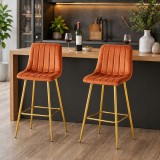 Cumpara ieftin Set 2 scaune de bucatarie/bar, Artool, Pozza, catifea portocaliu cupru, picioare metal auriu, 43x49x102 cm