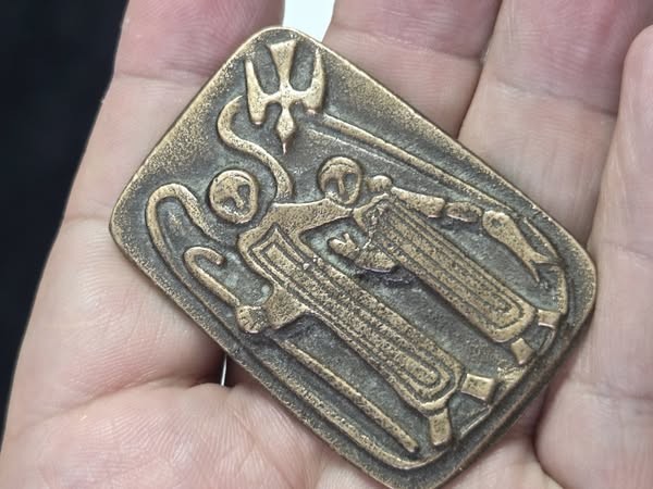 Mica iconita vintage din bronz