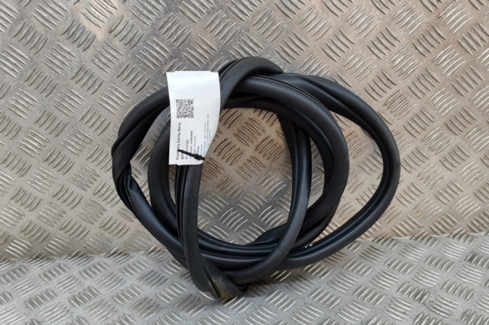 Garnitura ușă st&acirc;nga față KIA EV6 CV 2023 OEM: 82110-CV000 | 27311383