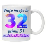 Cana alba personalizata &quot; Viata incepe la &quot;, 32 ani, INOVATIX&reg;️. 330ml
