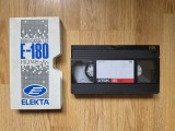✅ CASETĂ VIDEO VHS CU DOUĂ FILME: ȚICNIȚII (TITLU ORIGINAL: SCREW LOOSE, O COMEDIE DIN ANUL 1999) ȘI 102 DALMAȚIENI DIN ANUL 2000